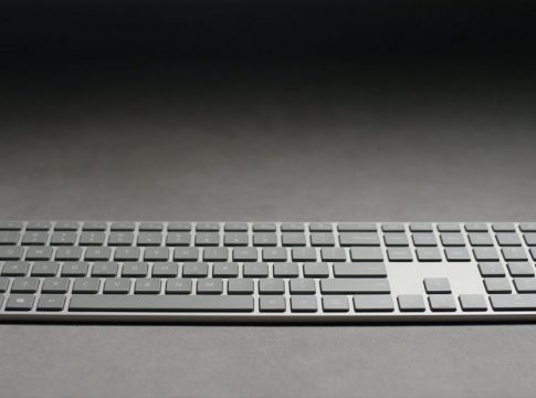 Клавиатур Microsoft Modern Keyboard со встроенным сканеров отпечатков пальцев