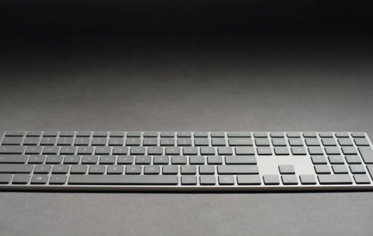 Клавиатур Microsoft Modern Keyboard со встроенным сканеров отпечатков пальцев