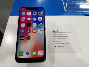 Клоны iPhone X на MWC 2018