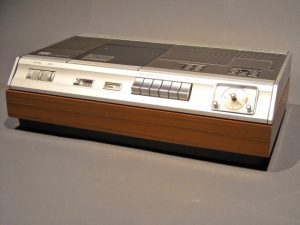 технологии второй половины 20 века: Philips N1500 VCR