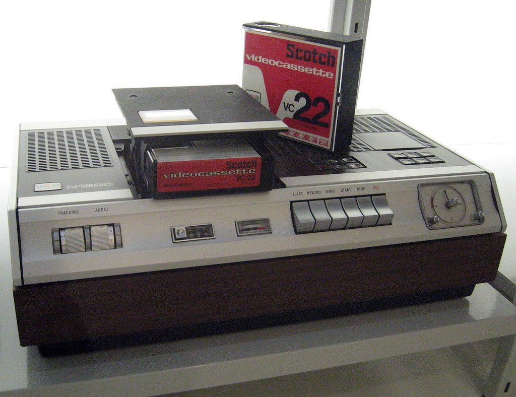 технологии второй половины 20 века: Philips N1500 VCR