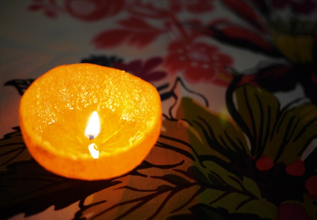 свеча из кожуры мандарина